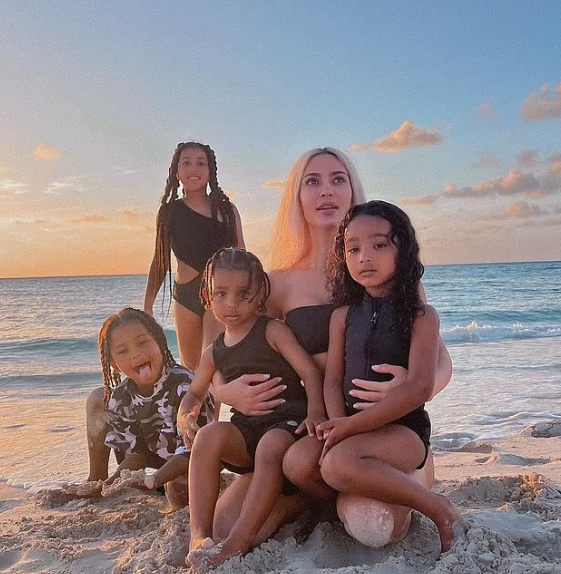 Fêter son anniversaire avec ses enfants était une « torture » pour Kim Kardashian