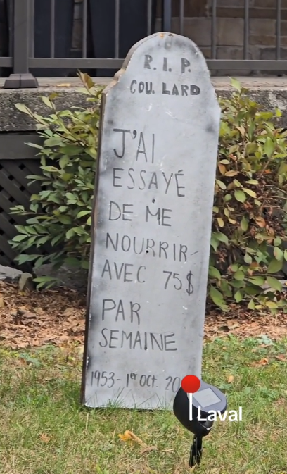 Une maison de Laval en met plein la vue avec ses décorations d'Halloween.