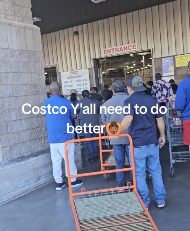 Une femme pète sa coche à l'entrée d'un Costco