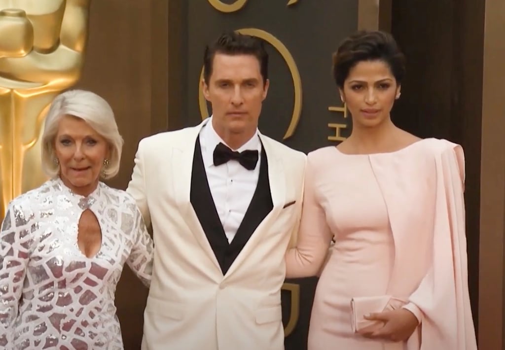 La mère de Matthew McConaughey a refusé de cacher l'immense membre de son mari mort en plein ébat.