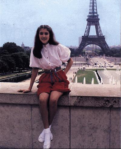 Des photos de Céline Dion lors de son premier voyage à Paris en 1982 refont surface sur la toile