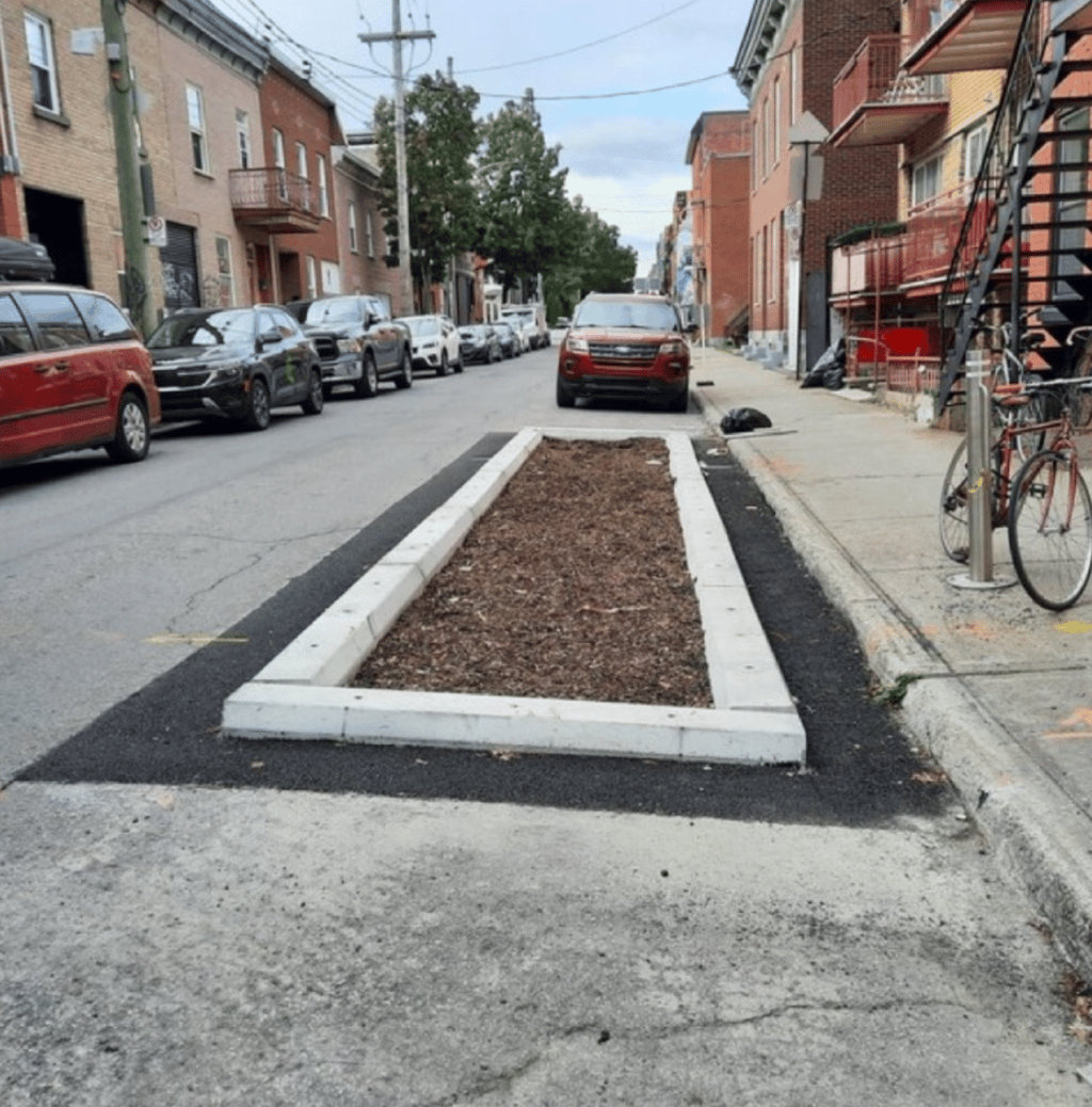 La ville de Montréal se fait ramasser en raison de l'état d'une piste cyclable. 