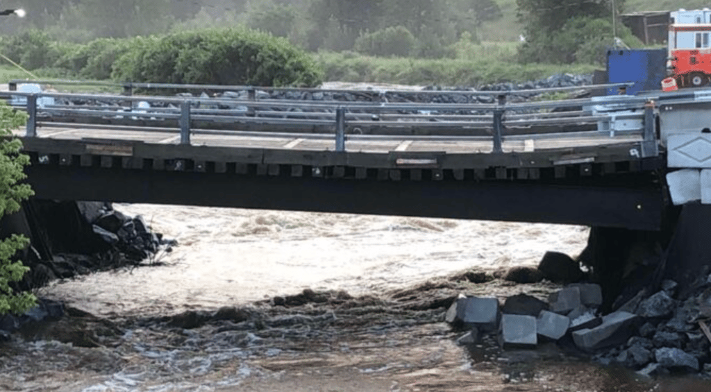 L’affaissement d’un pont force la fermeture d'une route sur 10 kilomètres de long