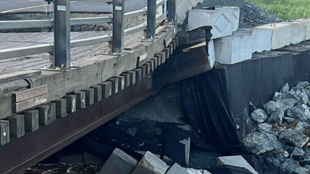 L’affaissement d’un pont force la fermeture d'une route sur 10 kilomètres de long