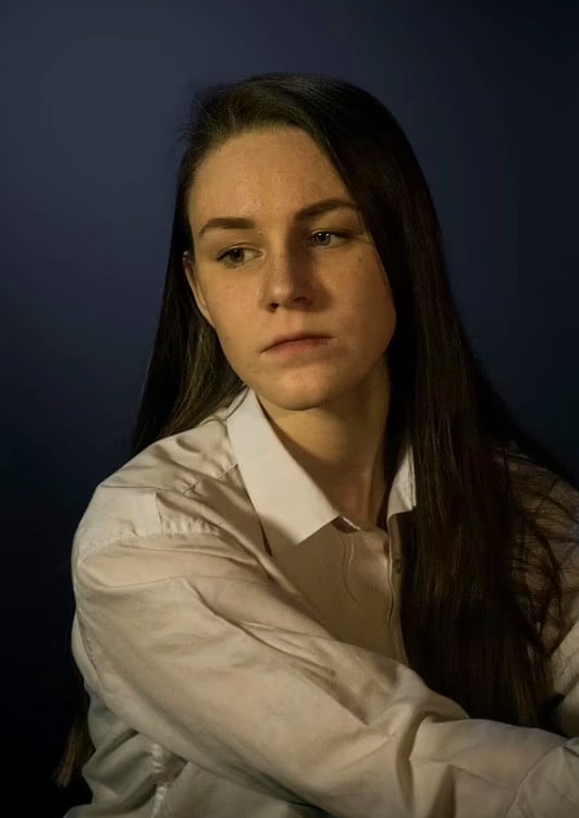 Une jeune femme filme ses derniers instants alors qu'elle perd la vie en dansant dans la rue