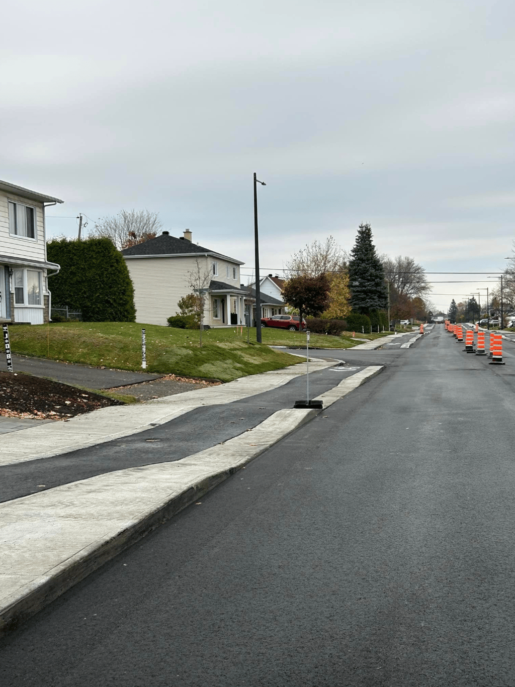 Une nouvelle piste cyclable de Québec devient la risée du web.