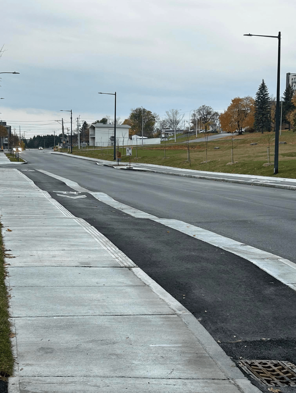 Une nouvelle piste cyclable de Québec devient la risée du web.