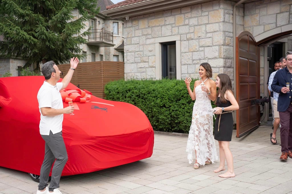 Luc Poirier offre tout un cadeau à son amoureuse à l'occasion de son 45è anniversaire.