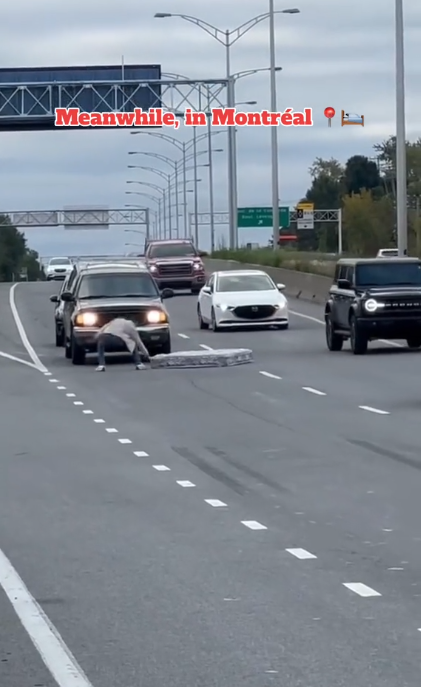 Un matelas sème la zizanie sur une autoroute de Montréal 