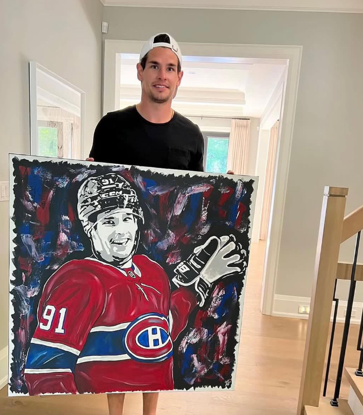 Patrik Laine et sa conjointe émus aux larmes après avoir reçu cette toile d'une artiste québécoise