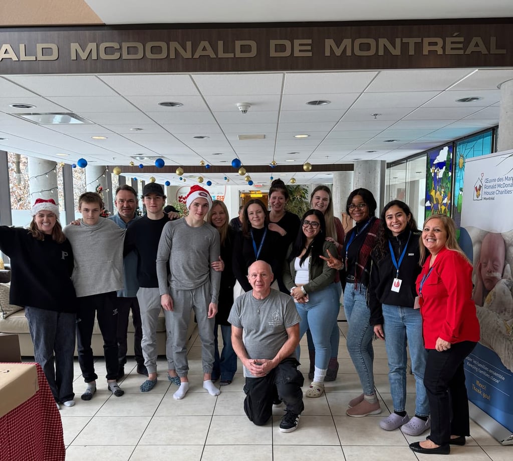 Lane Hutson est allé visiter des enfants malades durant son congé des fêtes