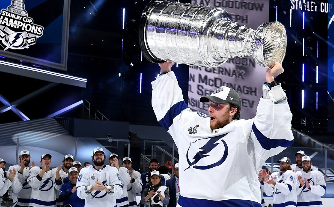 Andrei Vasilevskiy surpasse Jacques Plante et établit un nouveau record