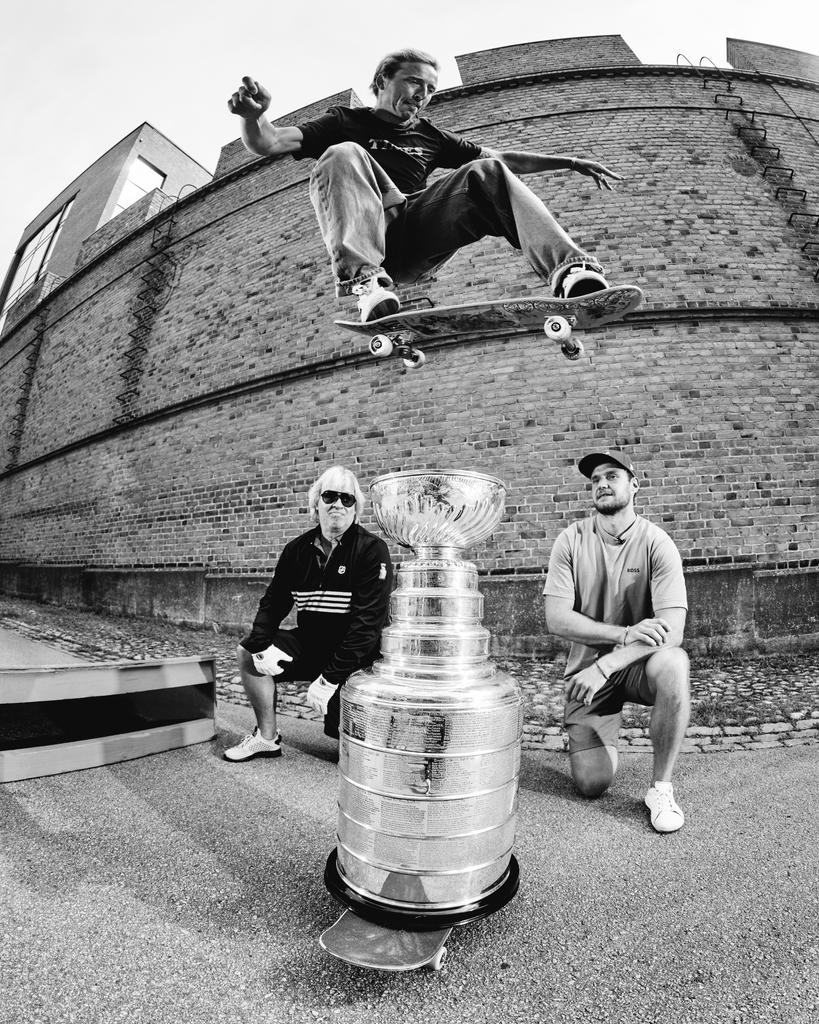 Aleksander Barkov prend l'une des plus épiques photos de l'histoire avec la Coupe Stanley 