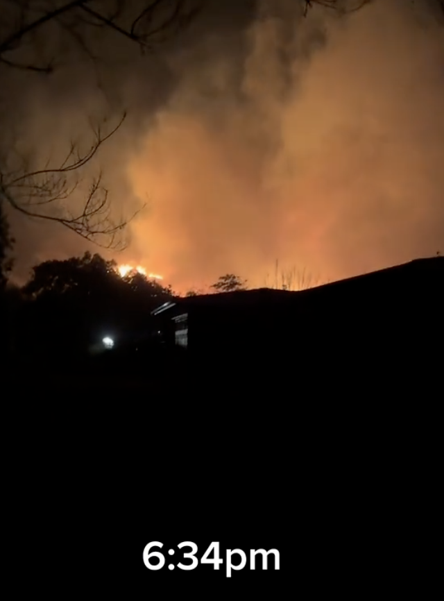 Un couple filme le moment où il a dû évacuer sa maison de Californie en raison d'un terrible incendie