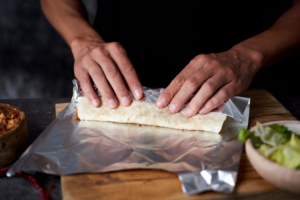 Voici les aliments que vous devriez éviter de faire cuire dans du papier d'aluminium 