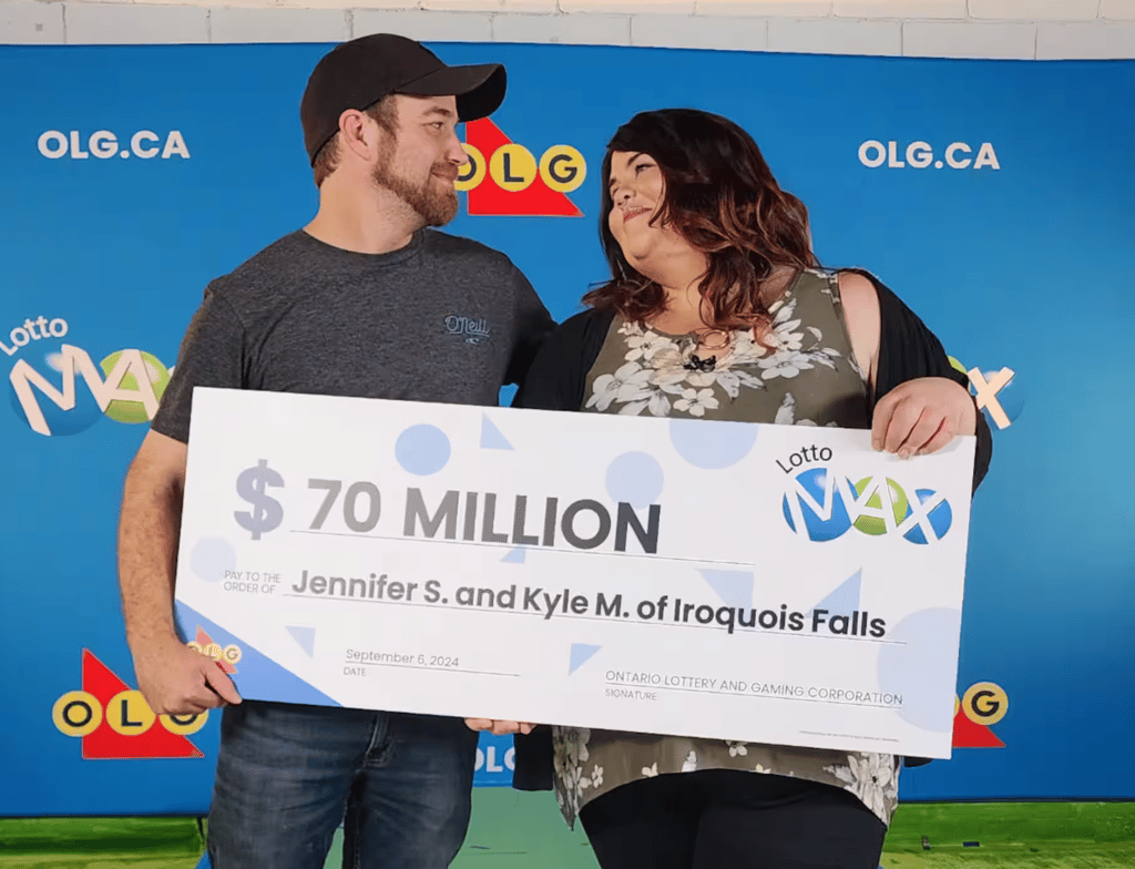 Un couple qui vient d'avoir un bébé remporte 70 millions au Lotto Max