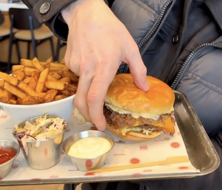 Olivier Primeau a découvert le meilleur burger du Québec et il est bouleversé