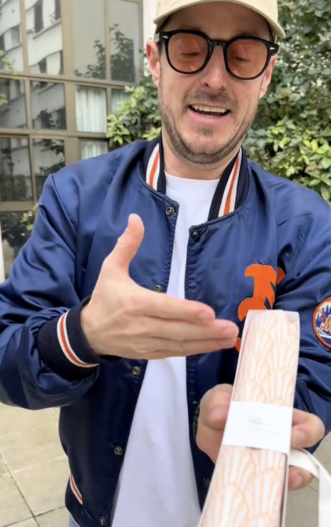 Olivier Primeau goûte à l'un des meilleurs sandwichs de Paris mais c'est le prix qui retient l'attention