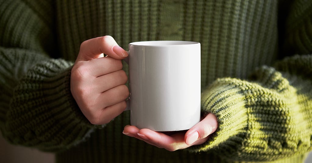 Un patron fait toujours passer le test de la tasse à café à ses futurs employés