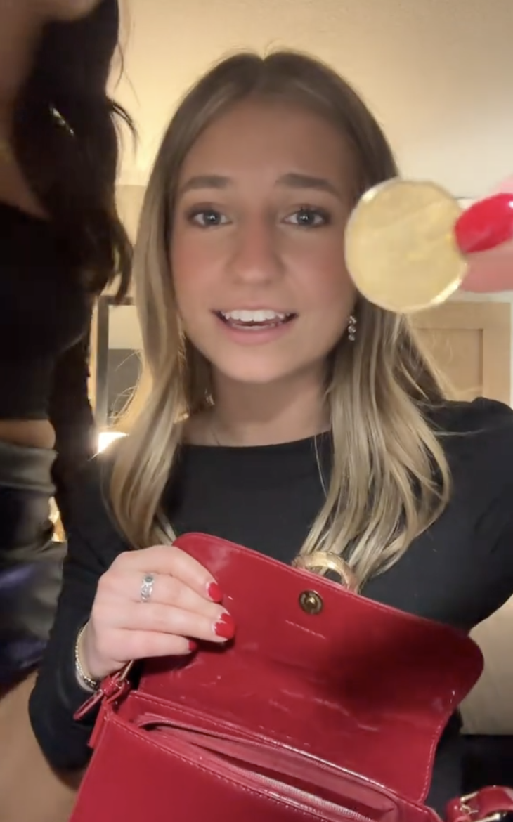 Une Américaine se moque des billets canadiens dans une vidéo douteuse
