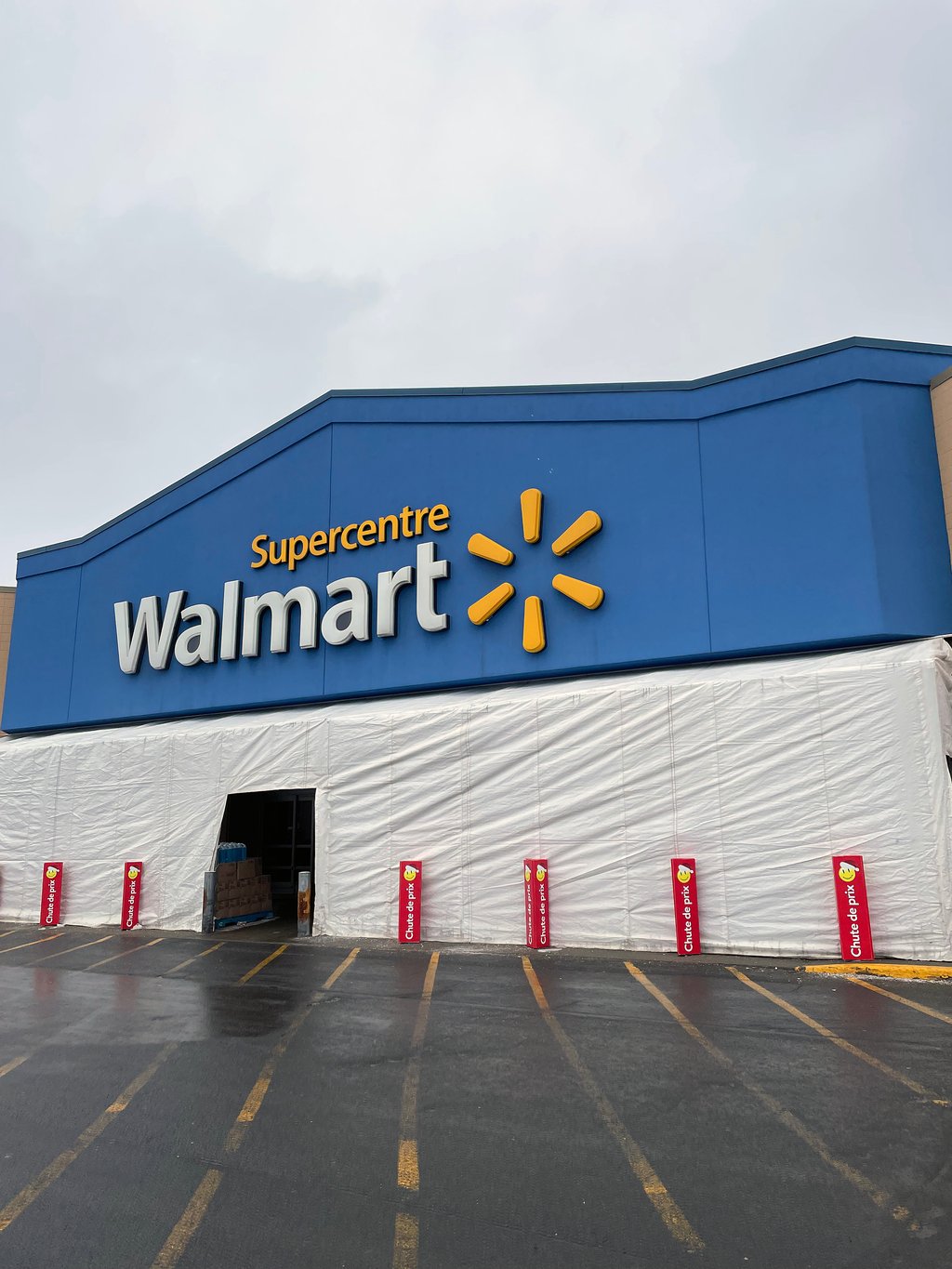 Walmart Canada investit 92 millions de dollars pour ses employés de première ligne.