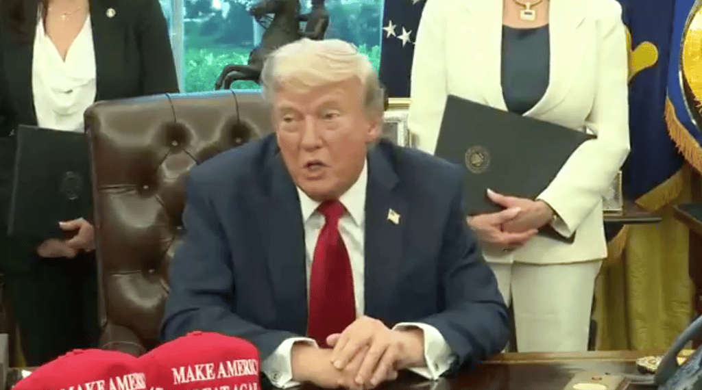 Donald Trump s'en prend une nouvelle fois au Canada et à Justin Trudeau
