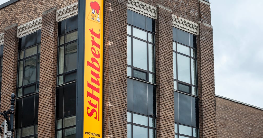 St-Hubert dévoile un nouveau logo et doit supprimer sa publication suite aux commentaires des Québécois