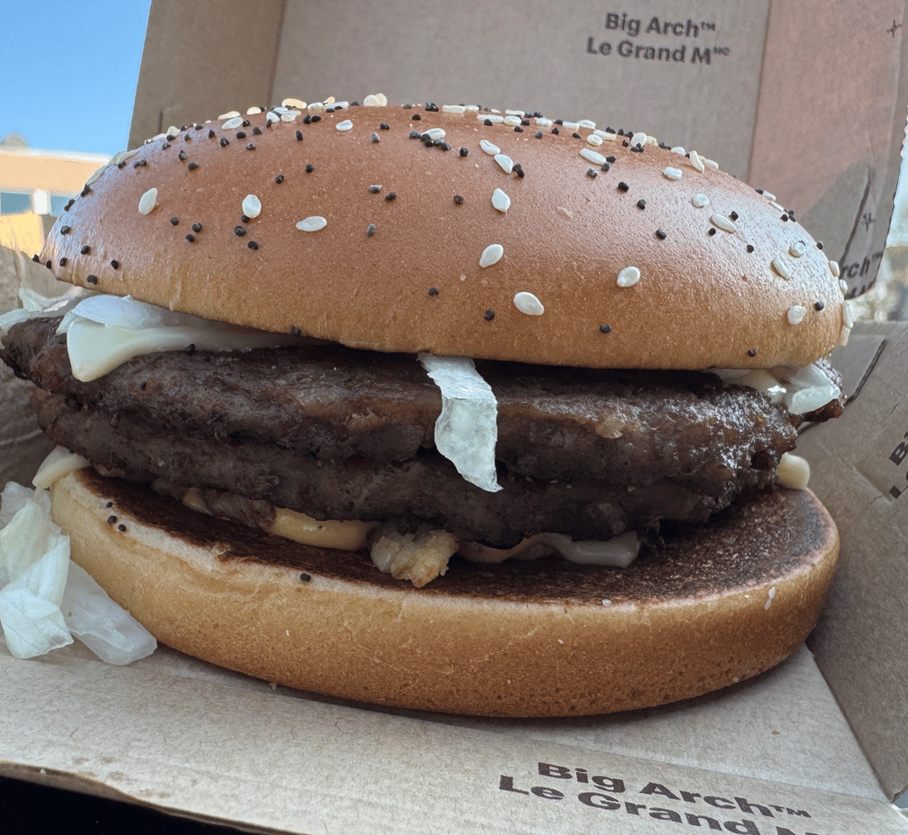 On a essayé le nouveau burger McDo et un détail nous a sauté aux yeux en ouvrant la boîte