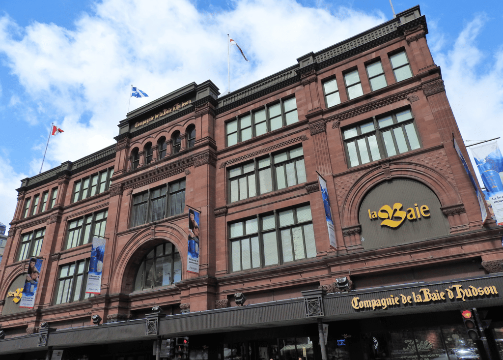 Plusieurs magasins de La Baie d'Hudson vont finalement rester ouverts