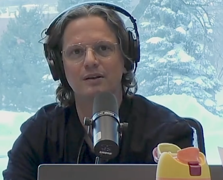 Pierre-Yves McSween dit le fond de sa pensée aux Québécois qui veulent vendre leur Tesla