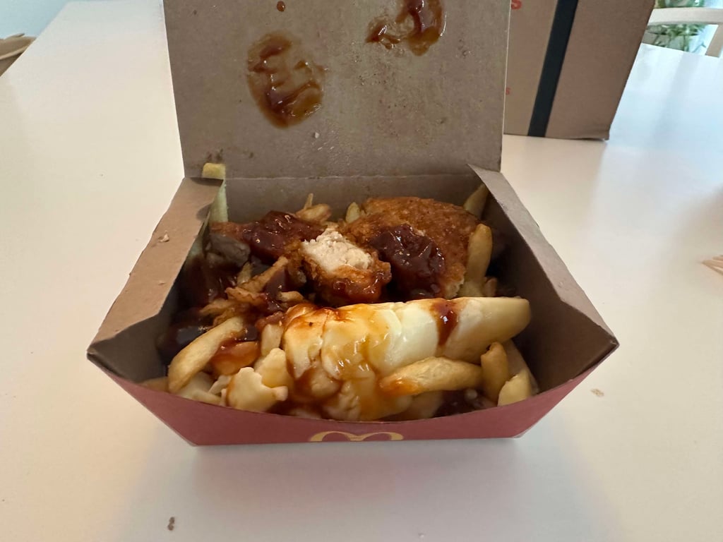 On a testé la nouvelle poutine de McDonald's présentée par Juraj Slafkovsky et un élément retient l'attention