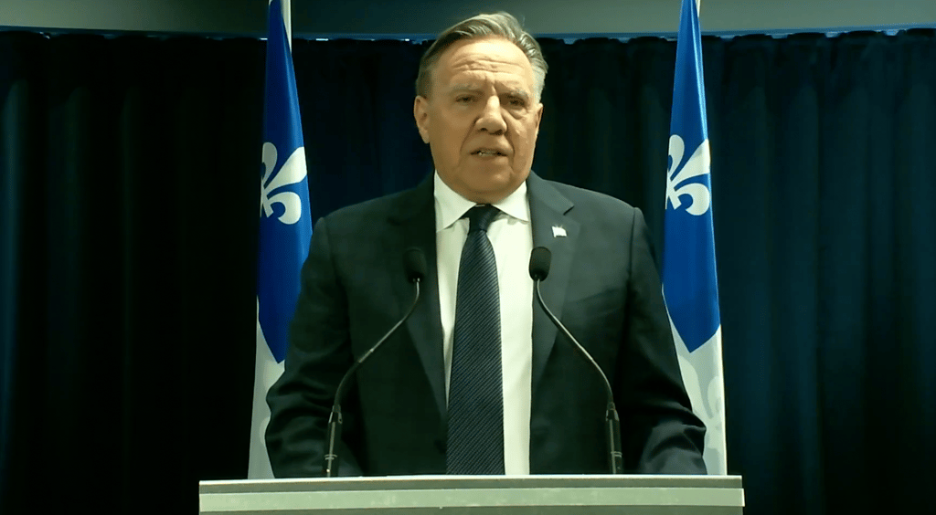 François Legault réagit avec fermeté aux tarifs douaniers de 25 % imposés par Donald Trump