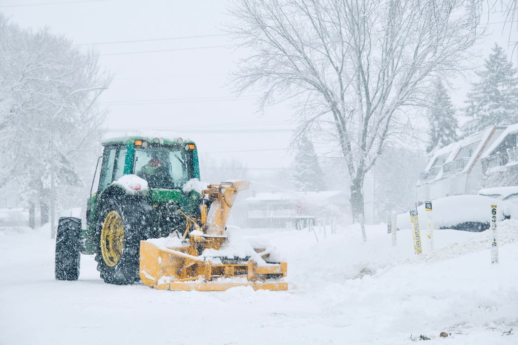 Voici combien vous devriez payer pour votre contrat de déneigement selon l'OPC