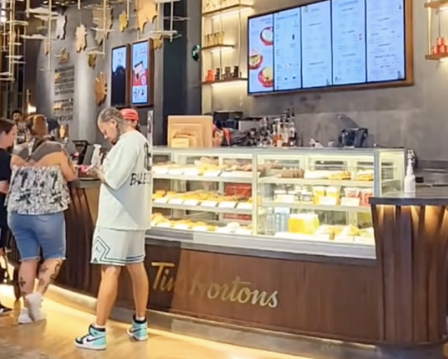 Voici à quoi ressemble un Tim Hortons à Dubai et un détail retient notre attention