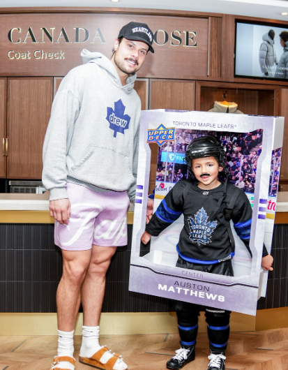 Ryan Reaves drops the gloves with young Leafs fan dressed up as Auston Matthews