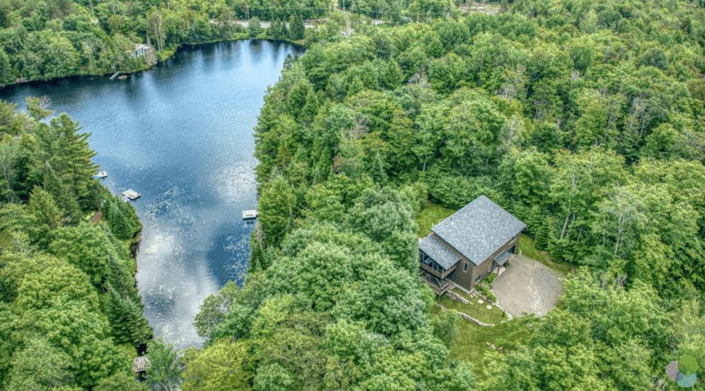 Patrice Coquereau vend sa superbe maison sur le bord d'un lac pour plus de 900 000 $