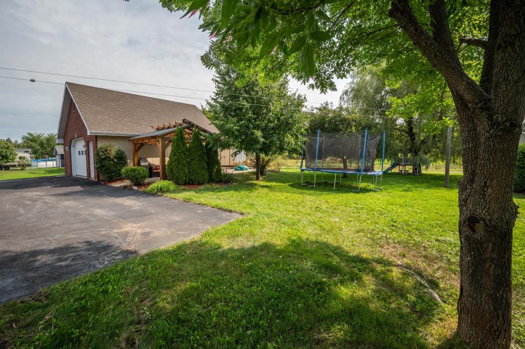 Parfait cottage familial avec une vaste cour sans voisin arrière