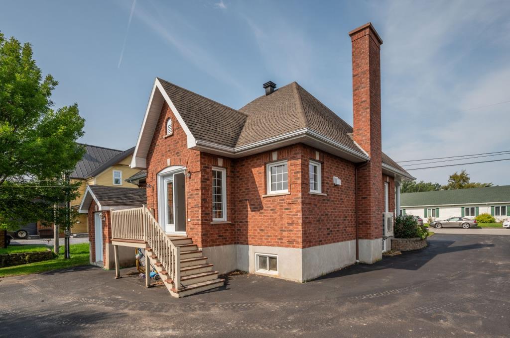 Parfait cottage familial avec une vaste cour sans voisin arrière