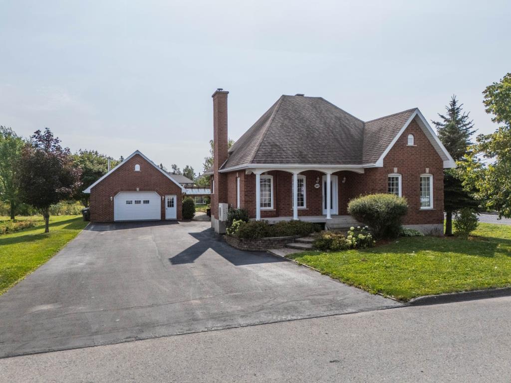 Parfait cottage familial avec une vaste cour sans voisin arrière