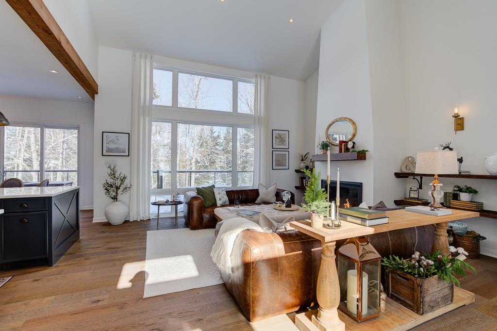 Sublime propriété contemporaine en harmonie avec la nature environnante