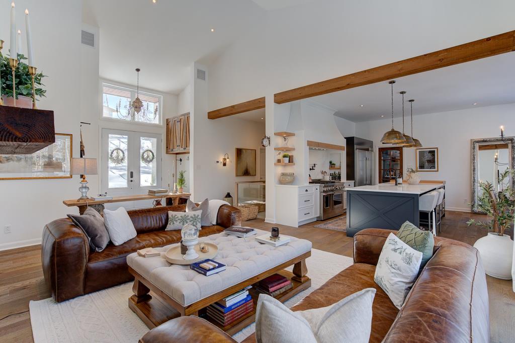 Sublime propriété contemporaine en harmonie avec la nature environnante