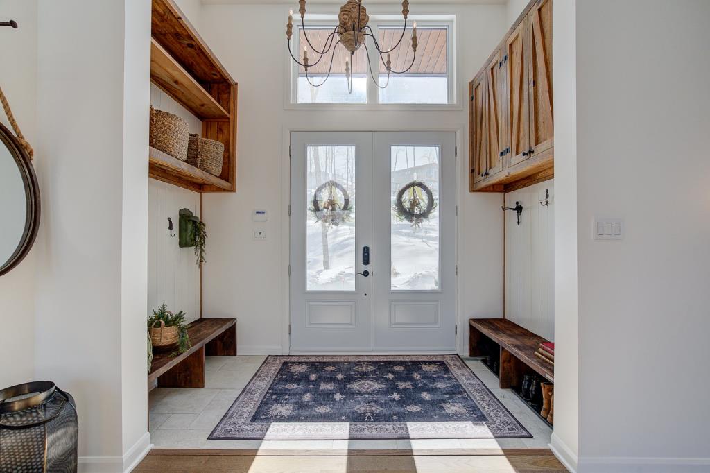 Sublime propriété contemporaine en harmonie avec la nature environnante