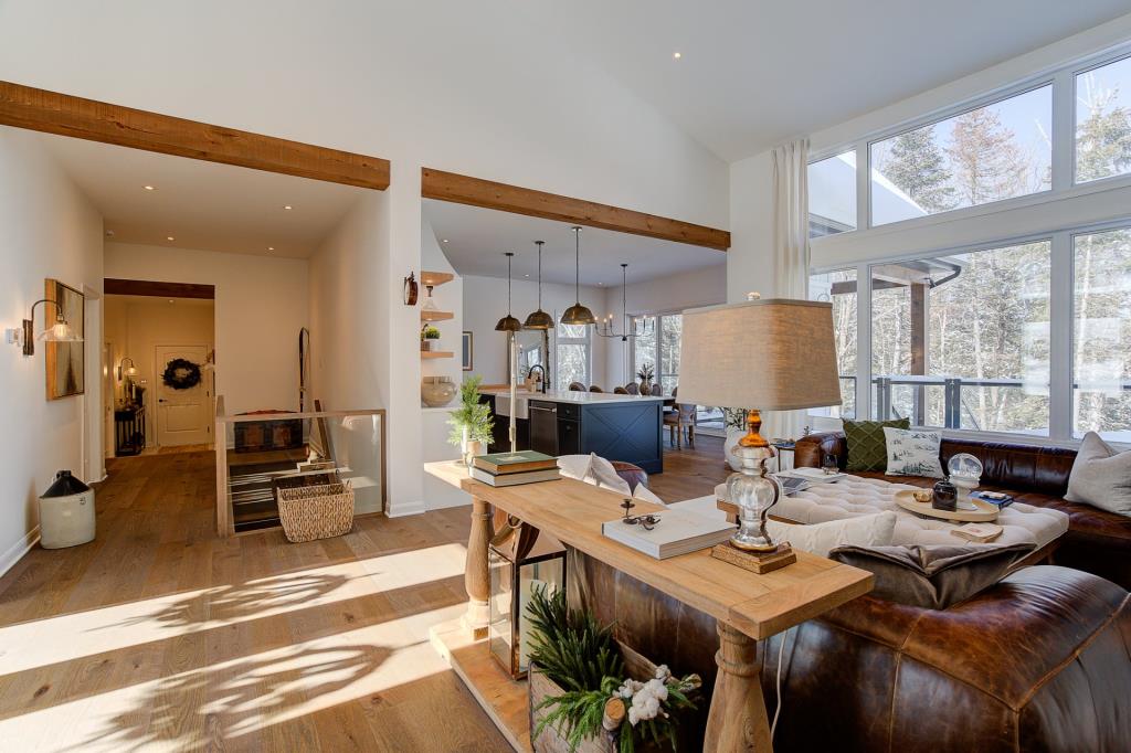 Sublime propriété contemporaine en harmonie avec la nature environnante