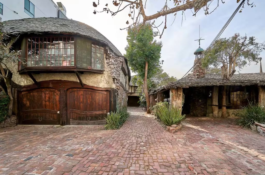 Cette maison qui semble tomber en ruine a été déclarée monument historique