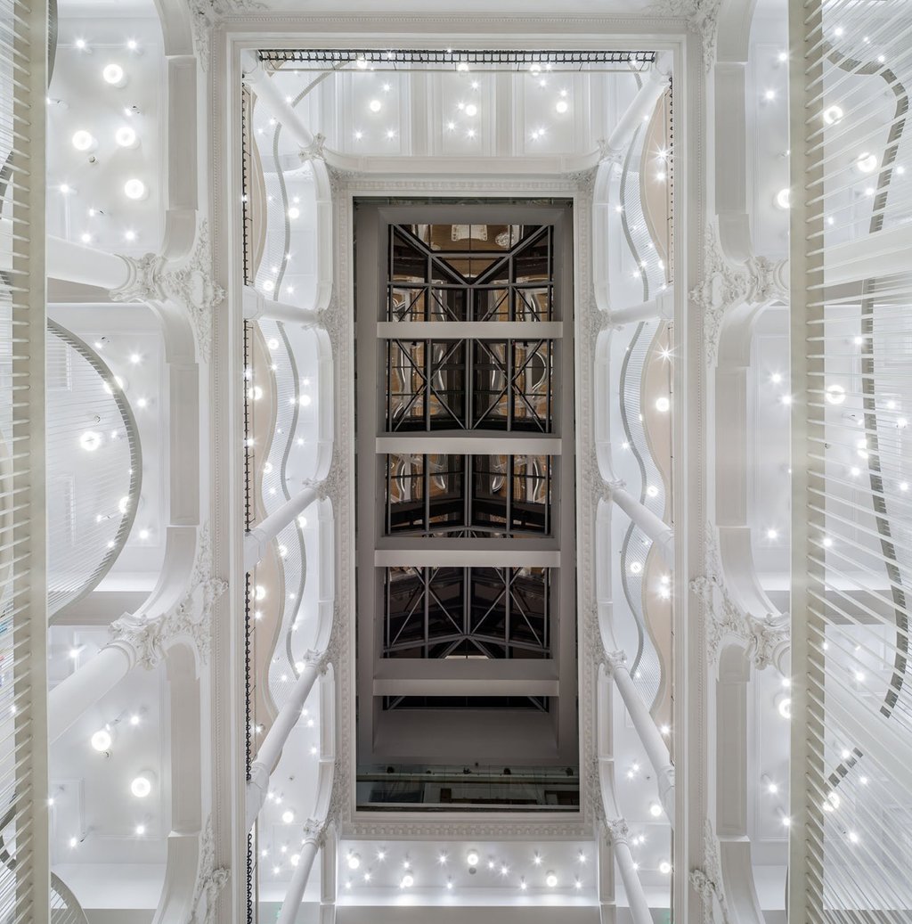 Incroyable transformation d’un bâtiment historique en bibliothèque somptueuse 