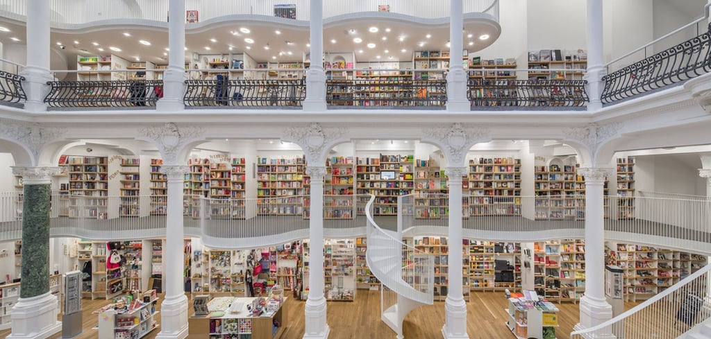 Incroyable transformation d’un bâtiment historique en bibliothèque somptueuse 