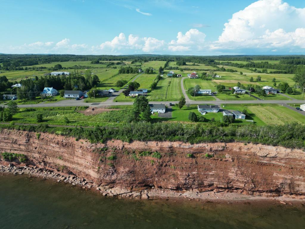 Mignon cottage à 175 000 $ avec une vue imprenable sur l'eau