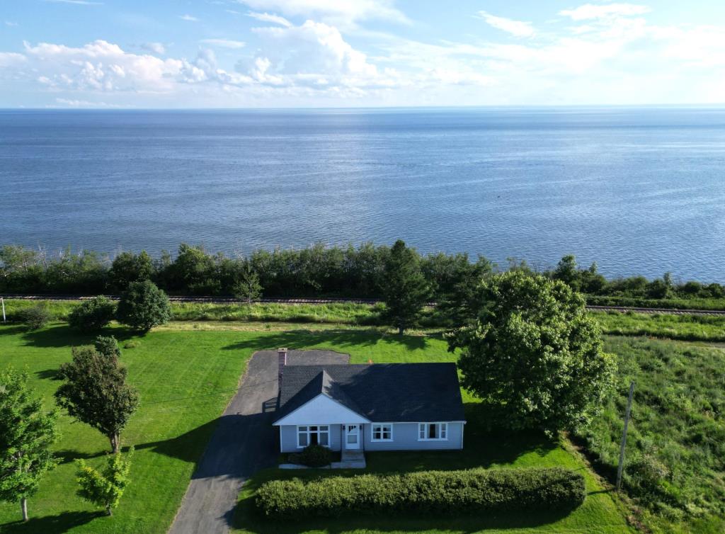 Mignon cottage à 175 000 $ avec une vue imprenable sur l'eau