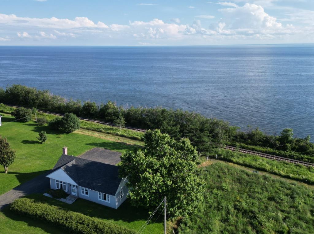 Mignon cottage à 175 000 $ avec une vue imprenable sur l'eau