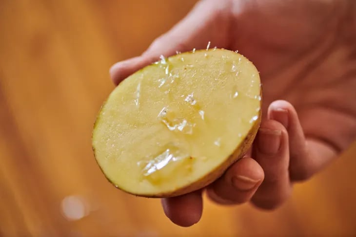 6 choses surprenantes que vous pouvez nettoyer avec une pomme de terre